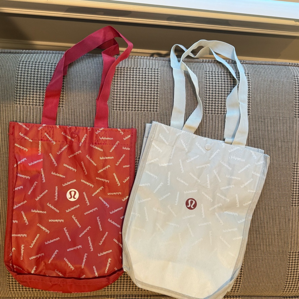 (2) lot lululemon tote bags reusable♥️🤍
